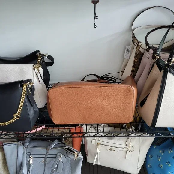 (SOLD) $459 *NEW* Valentino by Mario Valentino Leather Tote - Picture 6 of 16